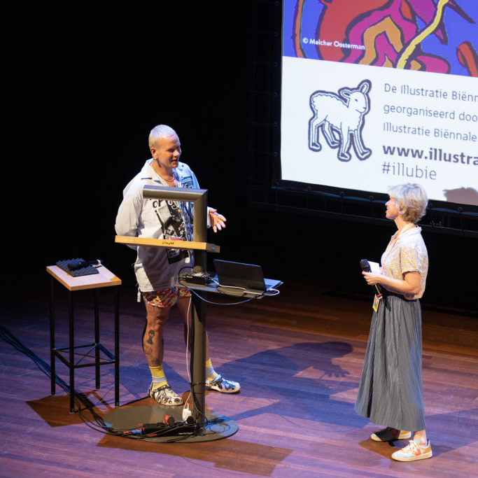 Bas Kosters en Presentator Illustratie Biennale 2023 Floortje Smit